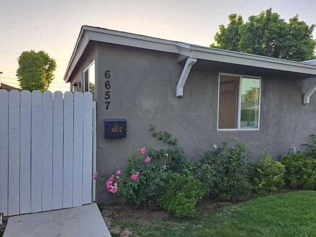 Building Photo - 6657 Zelzah Ave