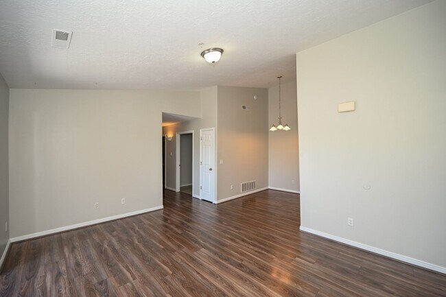 Building Photo - Beautiful 3 Bedroom Condo in Amazing Locat...