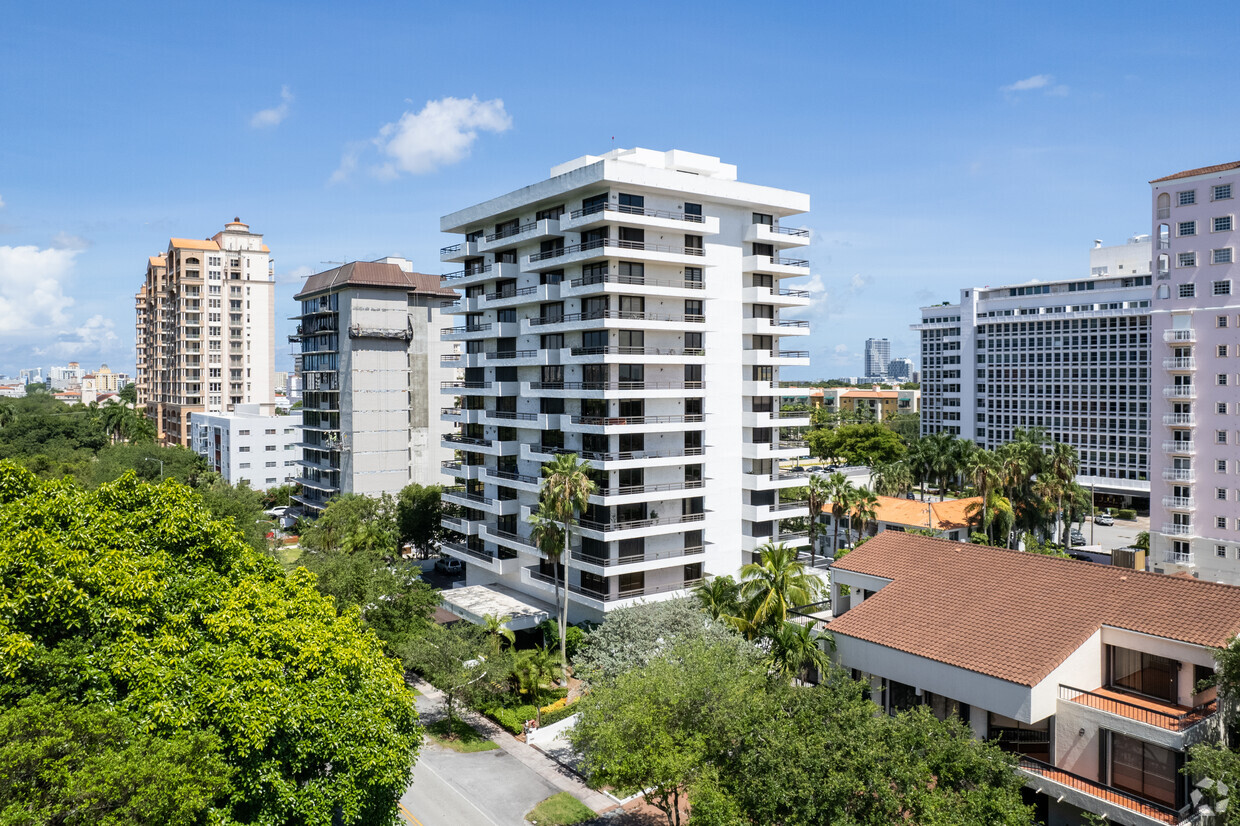 Primary Photo - Granada Park Condominiums