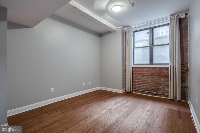 Foto del edificio - 1100 S Broad St
