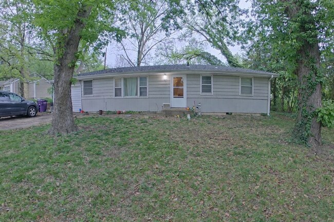 Foto del edificio - Great Location! 2 Blocks to Campus + Pet-Friendly + Off-Street Parking + Washer & Dryer Included!...