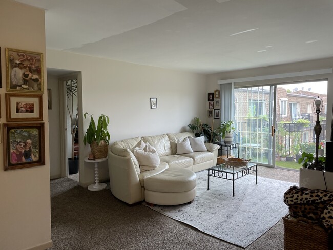 Foto del edificio - 9428 Bay Colony Dr