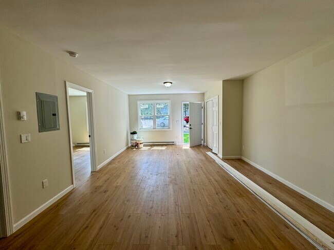 Foto del edificio - 41 Waterbury Rd