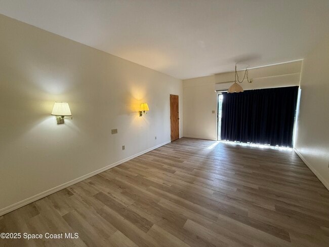 Foto del edificio - 2180 Country Club Dr