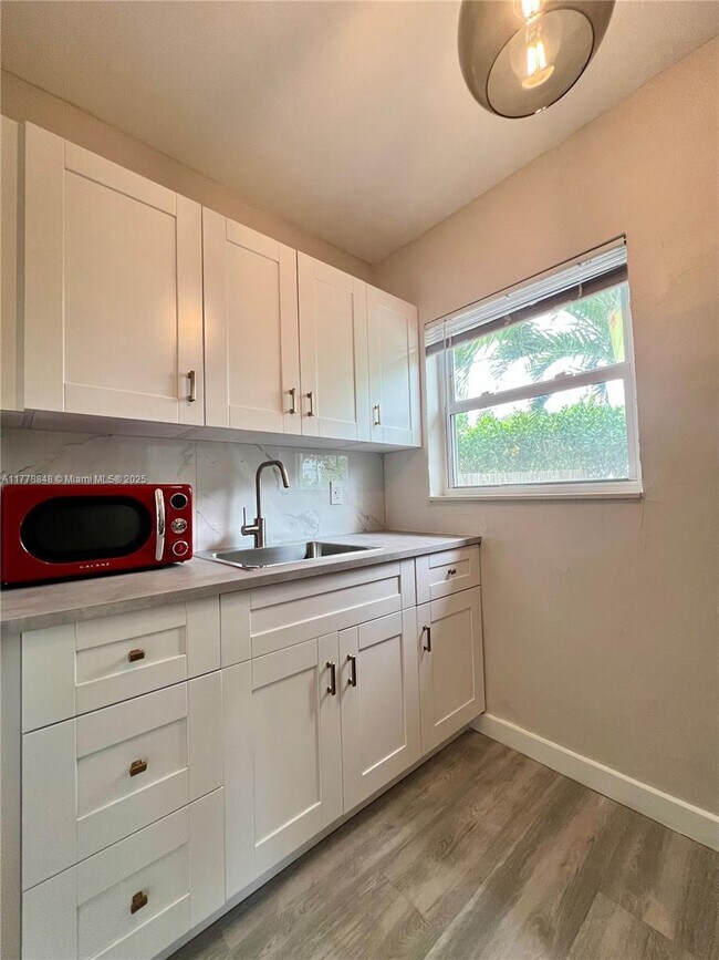 Foto del edificio - 150 NE 59th St