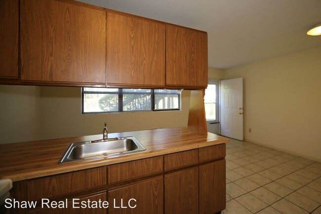 Building Photo - 101 Lullwater Dr