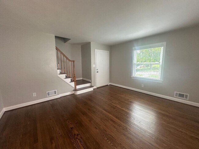 Building Photo - SW City Duplex!