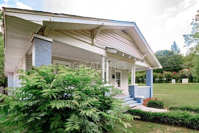Building Photo - NOW OFFERING 1/2 MONTH FREE WITH A SIGNED ...