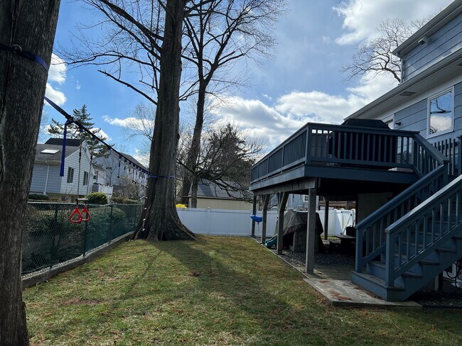 Building Photo - 458 Weaver St