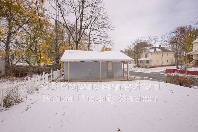 Building Photo - 13827 S Parkway Dr