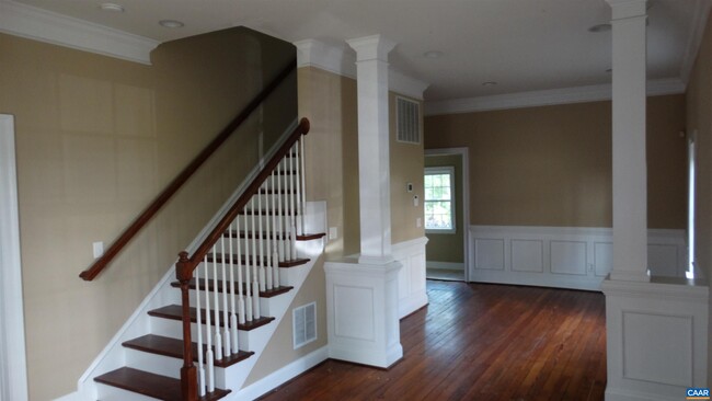 Building Photo - 103 Linden St