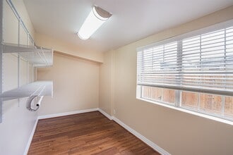 Building Photo - 2098 Harland Dr