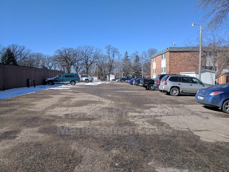 Foto del edificio - 408 McKay Ave N