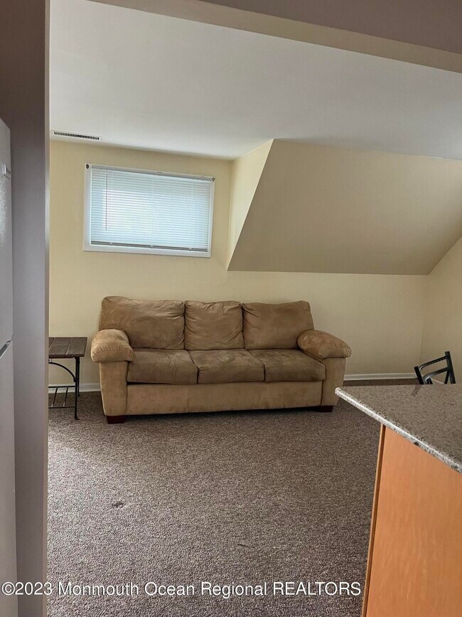 Building Photo - 633 Manetta Dr