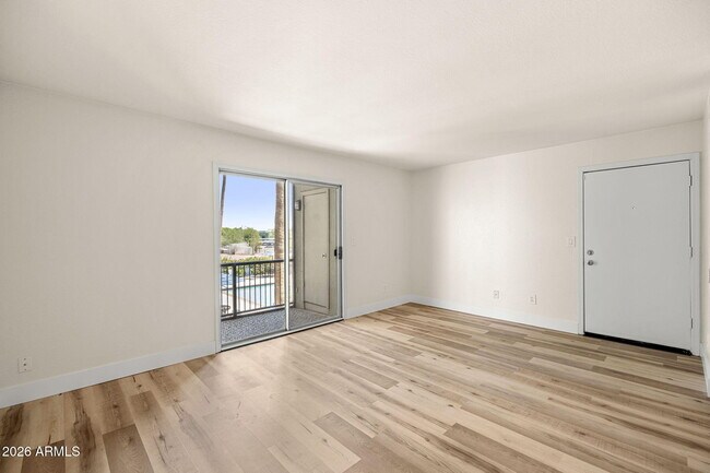 Foto del edificio - 740 W Elm St