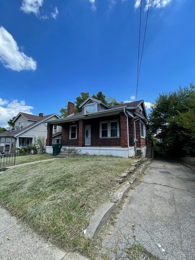 Primary Photo - 1660 Dewey Ave