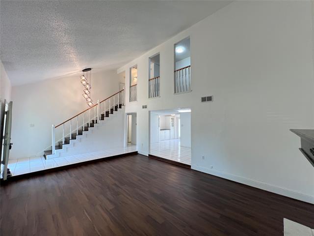 Building Photo - 2805 Meadow Park Dr