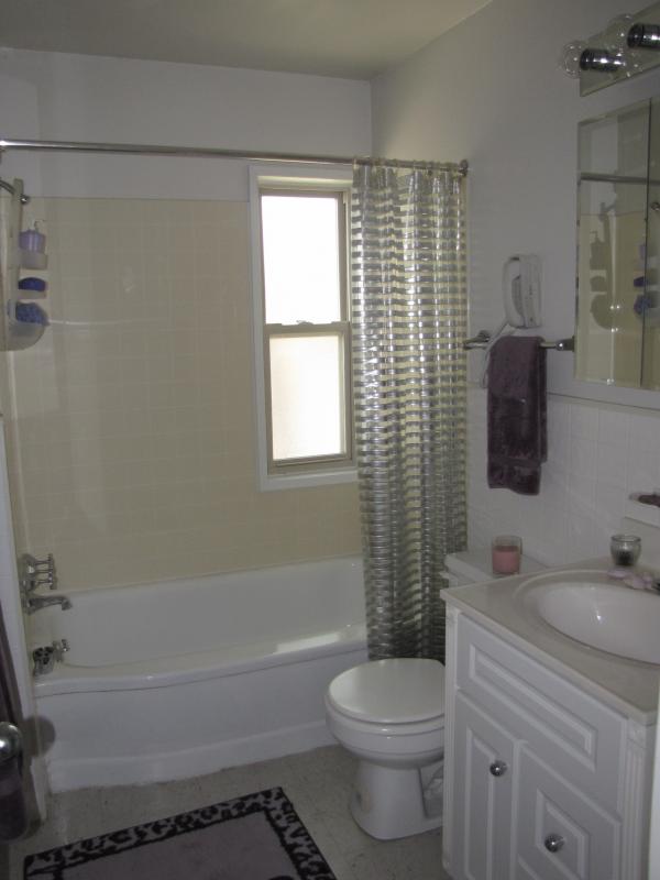 Building Photo - 9615 Greenview Ave