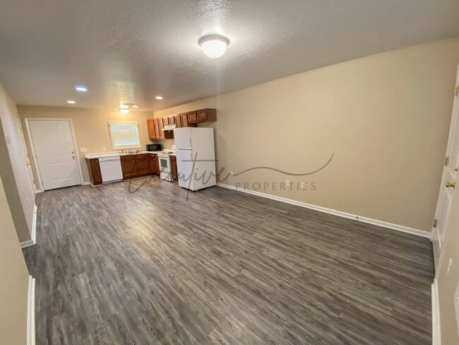 Foto del edificio - 308 E 1st St