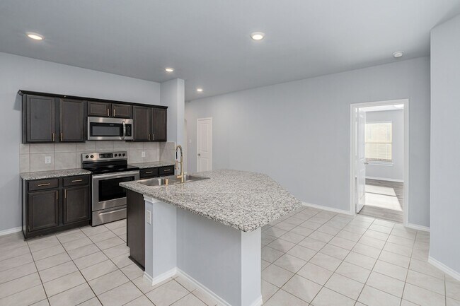 Foto del edificio - 811 Emerald Dr