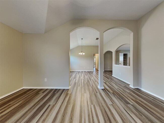 Foto del edificio - 911 Lancaster Lake Dr