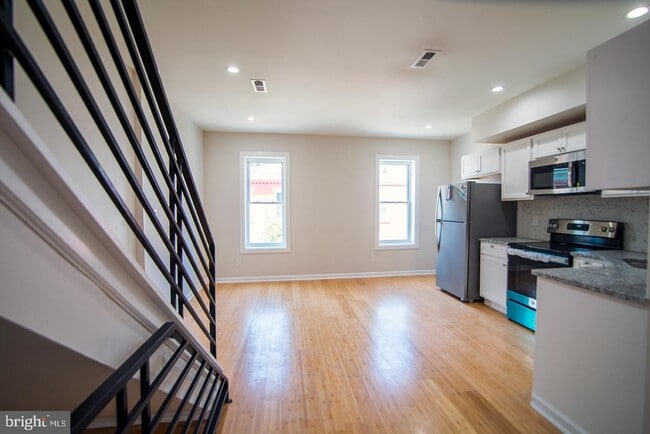Building Photo - 2428 Sharswood St