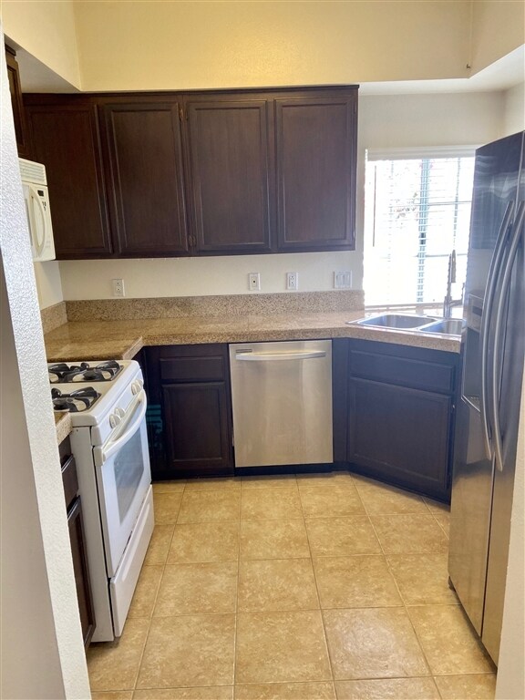 Foto del edificio - 13581 Tiverton Rd