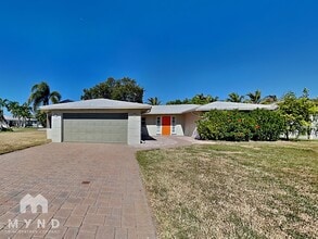 Building Photo - 10100 Paradise Blvd