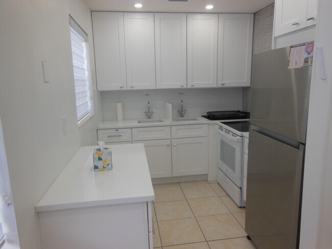 Building Photo - 156 Andover F
