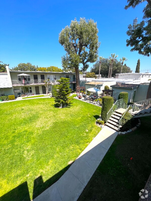 Downtown Fullerton Apartments for Rent with Hardwood Floors Fullerton, CA 2 Rentals