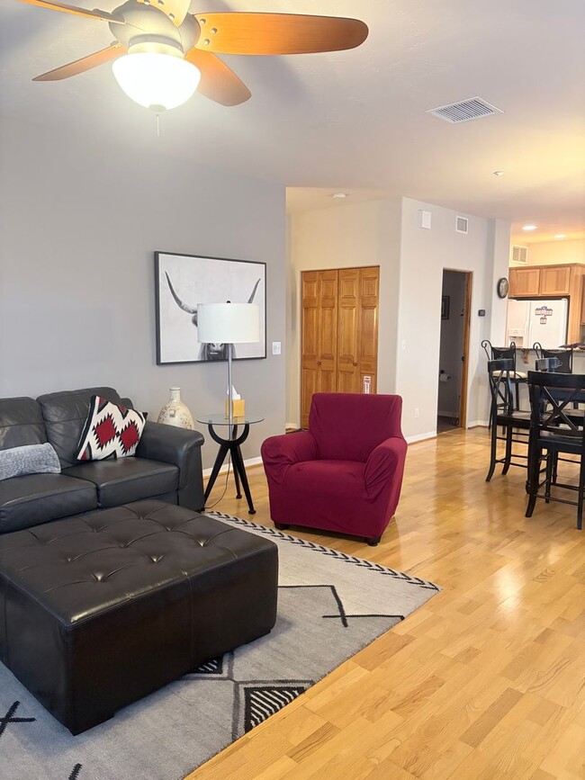 Foto del edificio - Fully furnished townhome