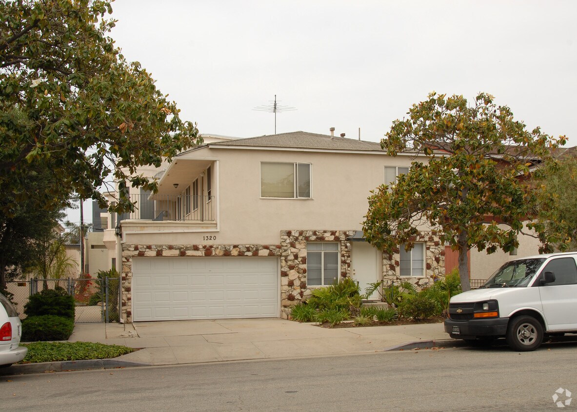 Building Photo - 1320 9th St