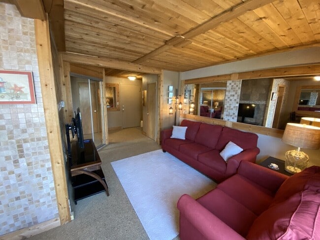 Building Photo - 11850 Edgewater Dr