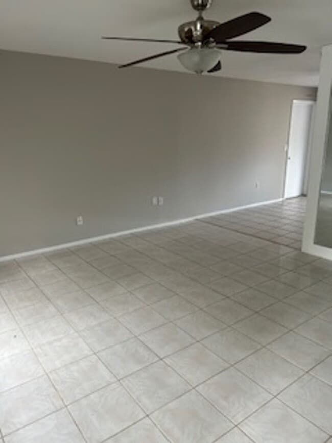 Building Photo - Beautiful 2/2 Available now!