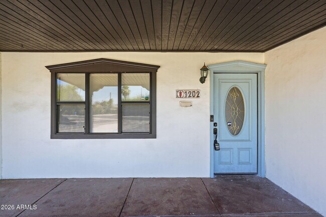 Building Photo - 1202 W Amelia Ave