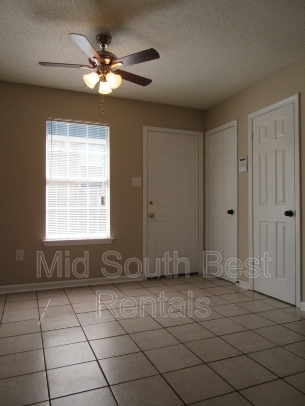 Building Photo - 2509 Redvers Ave