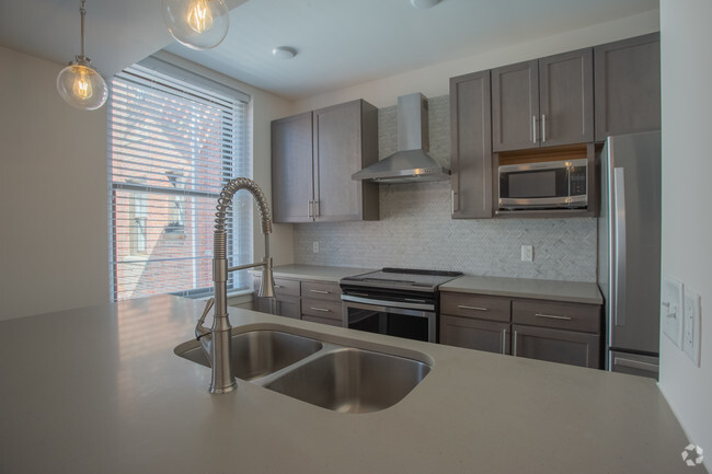 2BR,1BA,-1023SF - The Fairfax Apartments