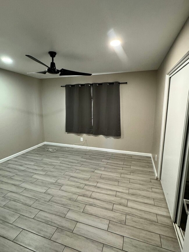 Building Photo - 1013 E Commonwealth Pl