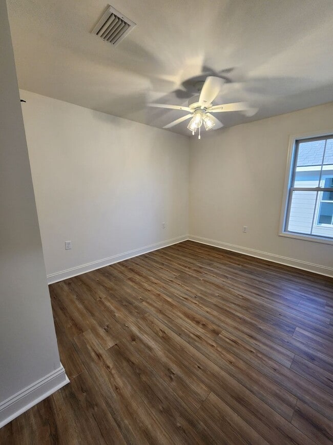 Building Photo - !!New Construction!! NEAR Pinegrove Elementary/Middle - 4BR Home with Granite Countertops, LVP Fl...