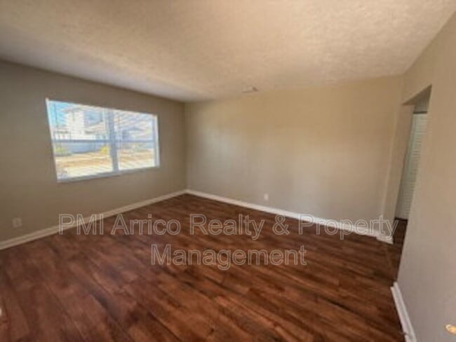 Building Photo - 2723 W State St