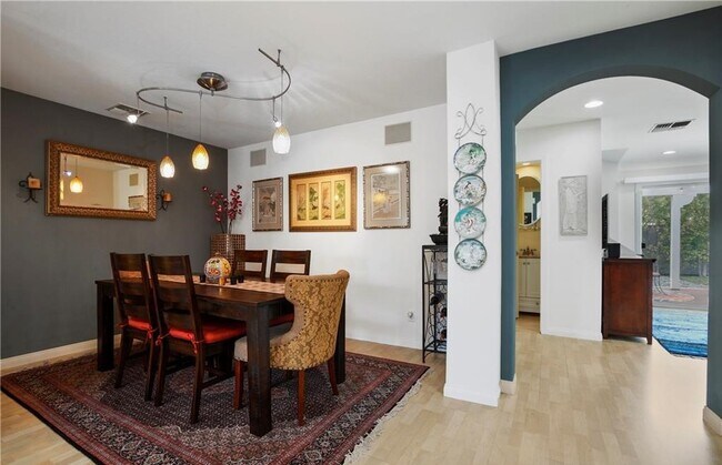 Foto del edificio - 5097 Chimineas Ave