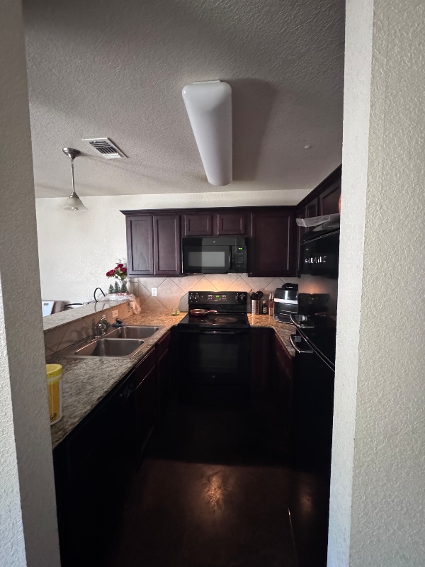 Building Photo - 1718 risen