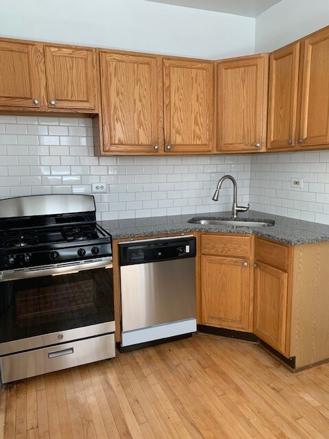 Foto del edificio - 3925 N Southport Ave