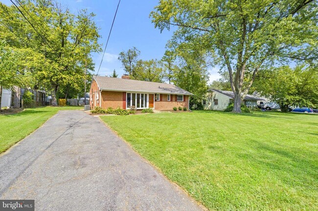 Foto del edificio - 7406 Blackford St