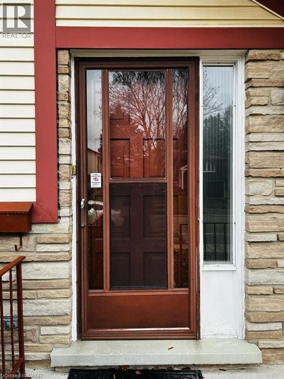 Building Photo - 402 Lakeview Dr