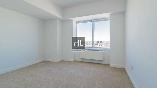 Building Photo - 160 Riverside Blvd