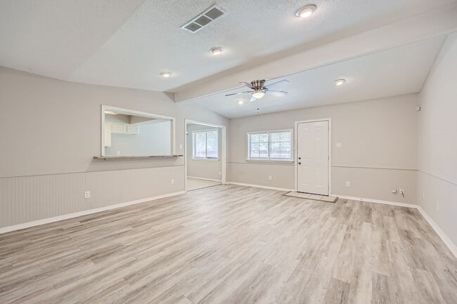 Foto del edificio - 602 Carl C Senter St