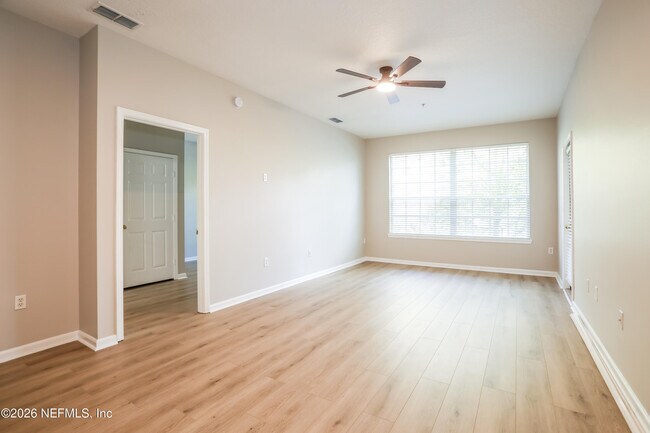 Foto del edificio - 10550 Baymeadows Rd