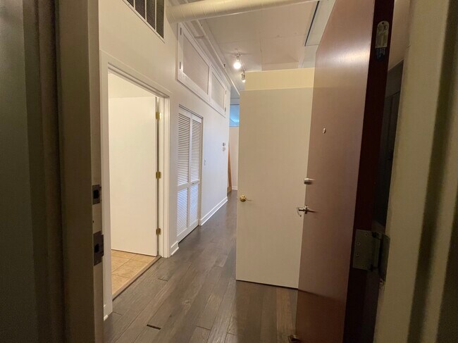 Foto del edificio - 740 W Fulton St