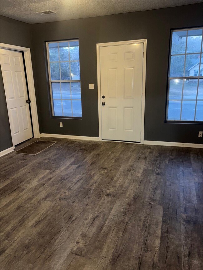 Building Photo - 3178 Napier Ave